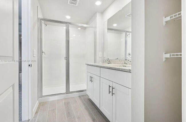 Building Photo - 478 Salisbury Cir