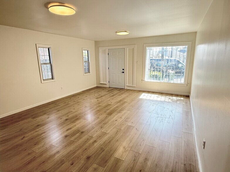 Building Photo - 3416 3rd Ave