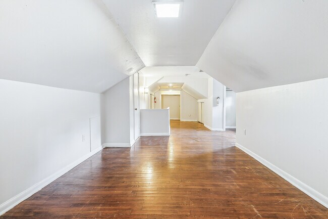 Building Photo - 2506 State St