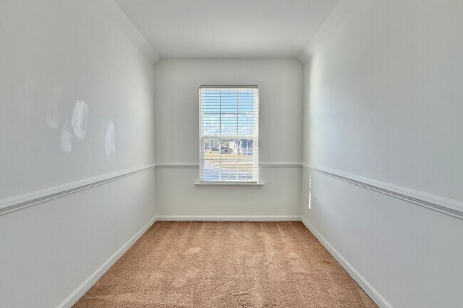 Building Photo - AVAILABLE NOW! (Small Pets Only)