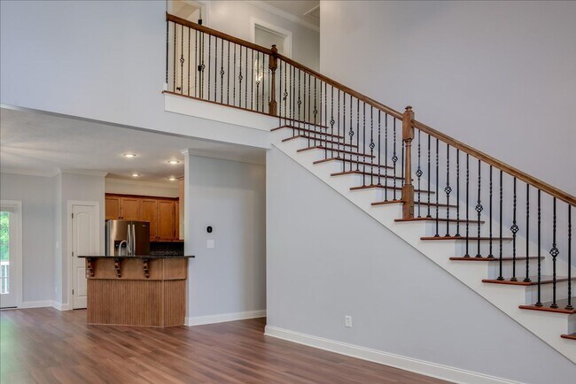 Building Photo - 4122 Chastain Dr
