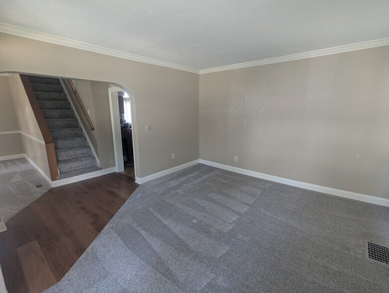 Living Room - 321 Howard St