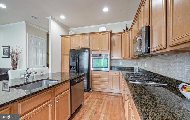 Building Photo - 4204 Lexington Ct