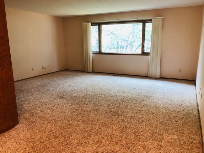 Building Photo - 14 9th Ave SE