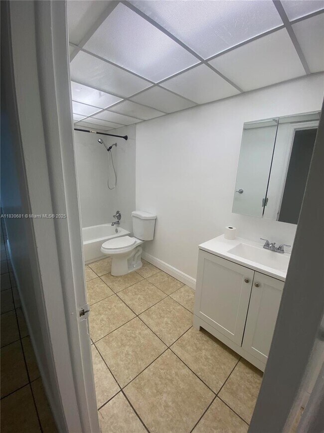 Building Photo - 6930 Miami Gardens Dr