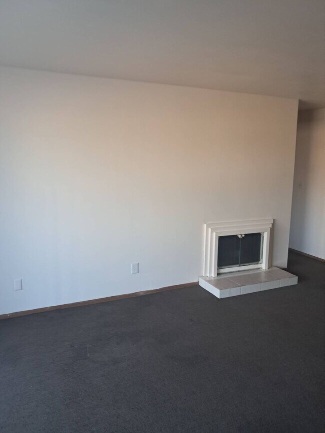 Building Photo - 6011 W Port Ave