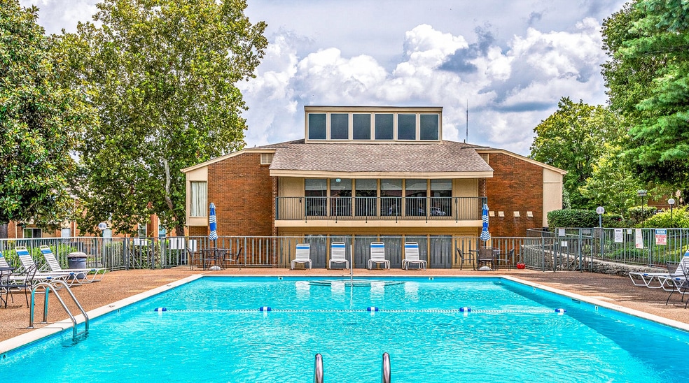 Pool is steps away from condo - 515 Basswood Ave