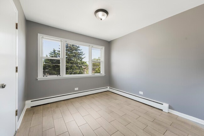 Building Photo - 5311 N Northwest Hwy