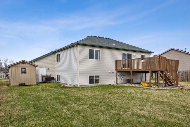 Building Photo - Spacious & Stylish 4-Bedroom Home in West ...