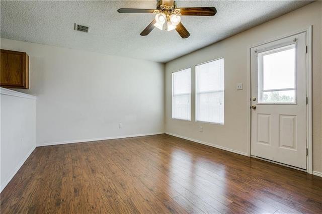 Building Photo - 2620 Clear Brook Dr