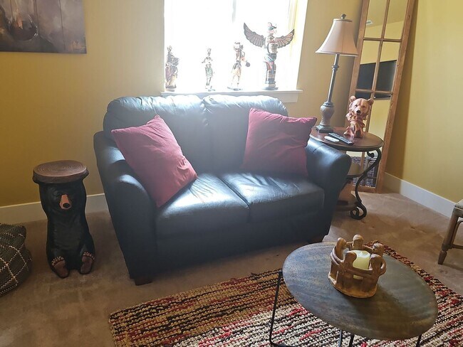 Building Photo - Fully Furnished Home with Stunning Cascade Mountain Views – Flexible Lease Options