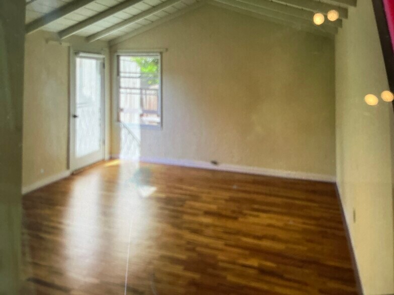 Building Photo - 278 Kelton Ave