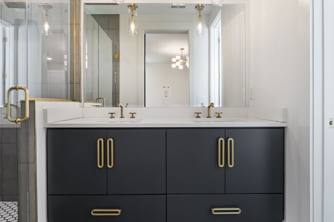 Building Photo - Modern 4-bedroom, 4-bathroom Custom Home D...