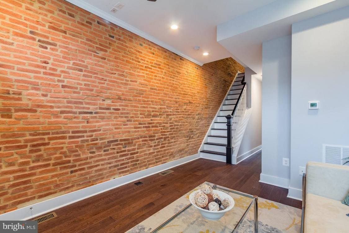 Building Photo - 9 E Fort Ave
