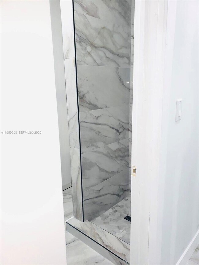 Building Photo - 270 NE 162nd St