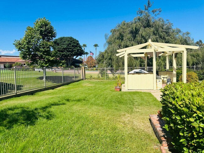 Building Photo - 3 bed single story home for rent  in  Shadowridge Community on the Greens