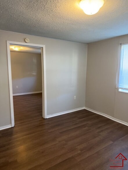 Building Photo - 4020 Kirkland Ave