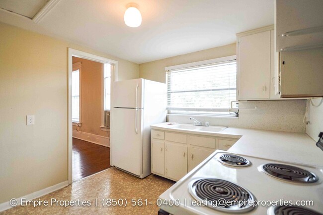 Building Photo - Charming Midtown Aparment with Wood Floors