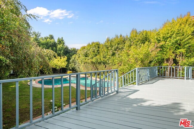 Building Photo - 139 S Anita Ave