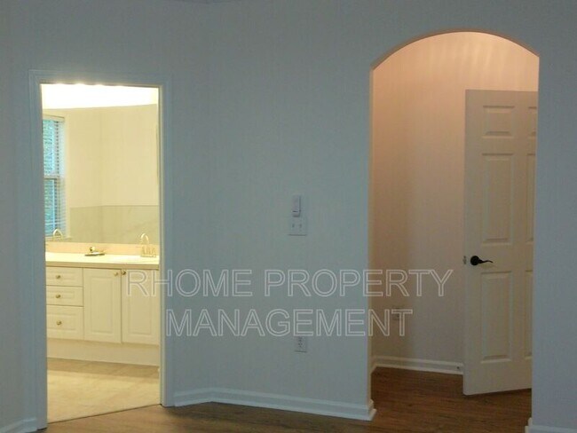 Building Photo - 2400 Cumberland Pkwy SE