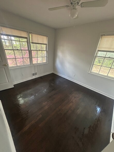 Building Photo - 15 Mona Pl