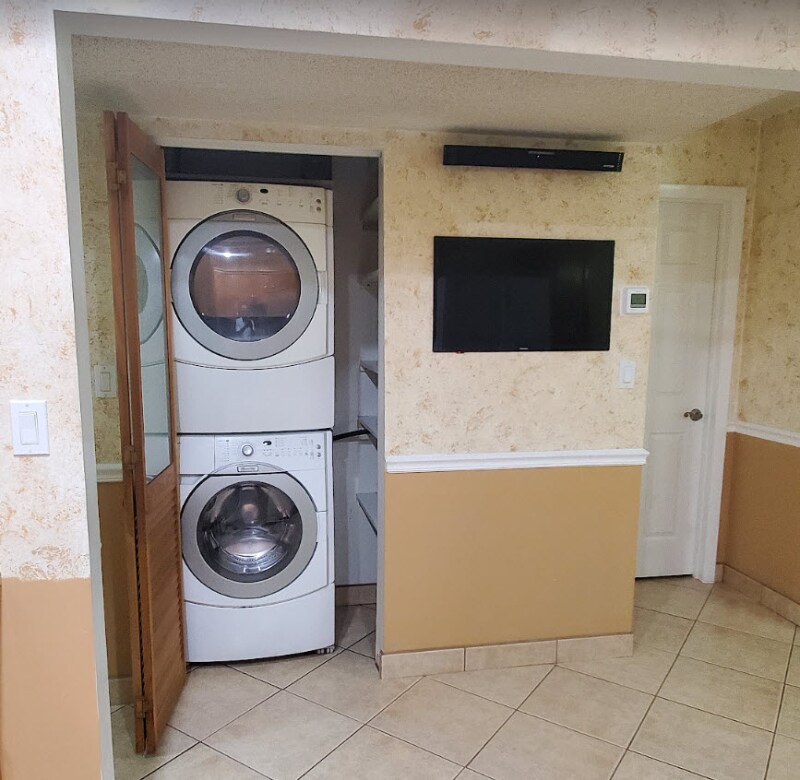 Building Photo - 2076 E Bond Dr