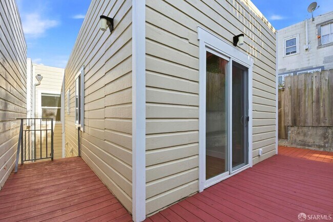 Building Photo - 526 Silver Ave