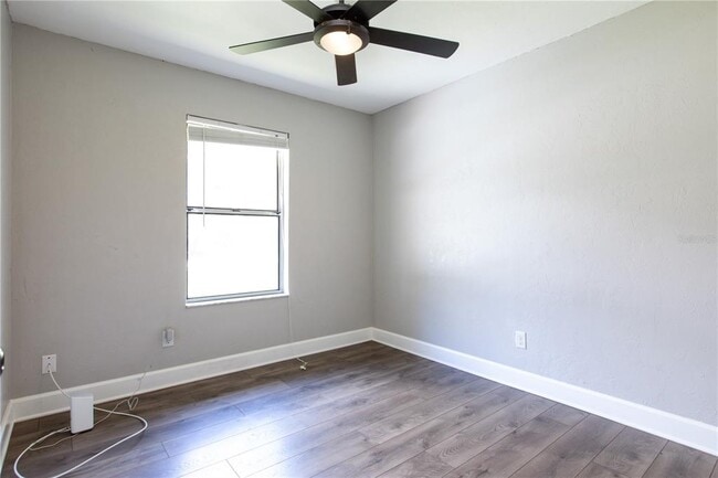 Building Photo - 821 Parkwood Pl