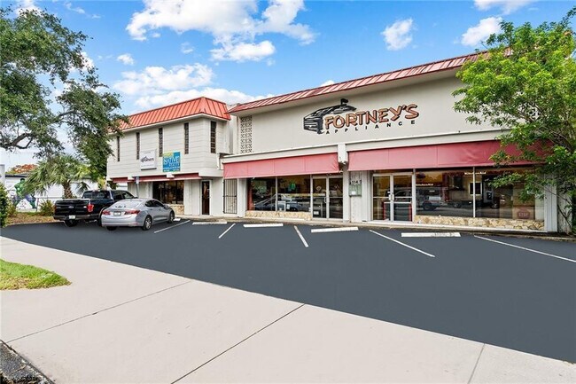 Building Photo - 1142 NE 4th Ave