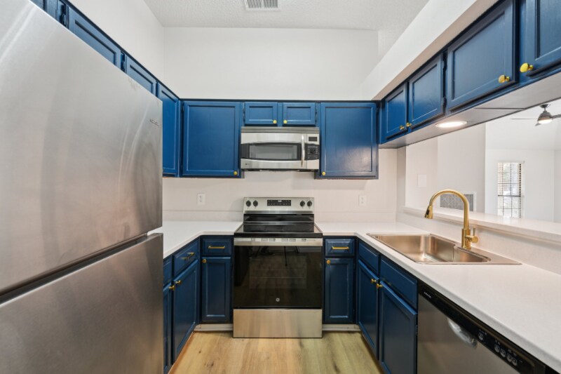 Building Photo - 558 Lee Dr