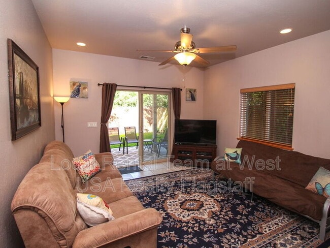 Building Photo - 2325 N East St