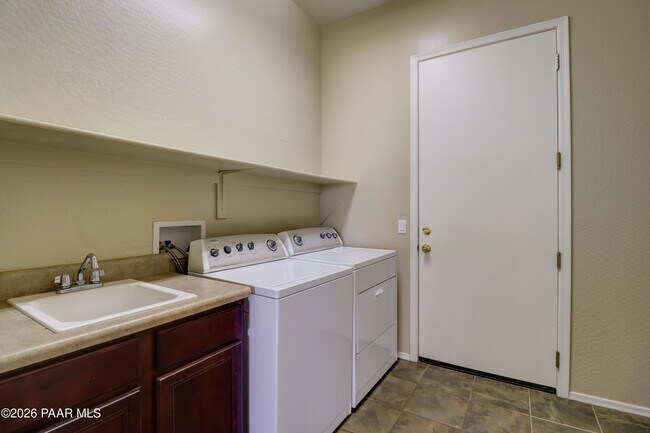 Building Photo - 6496 E Brombil St