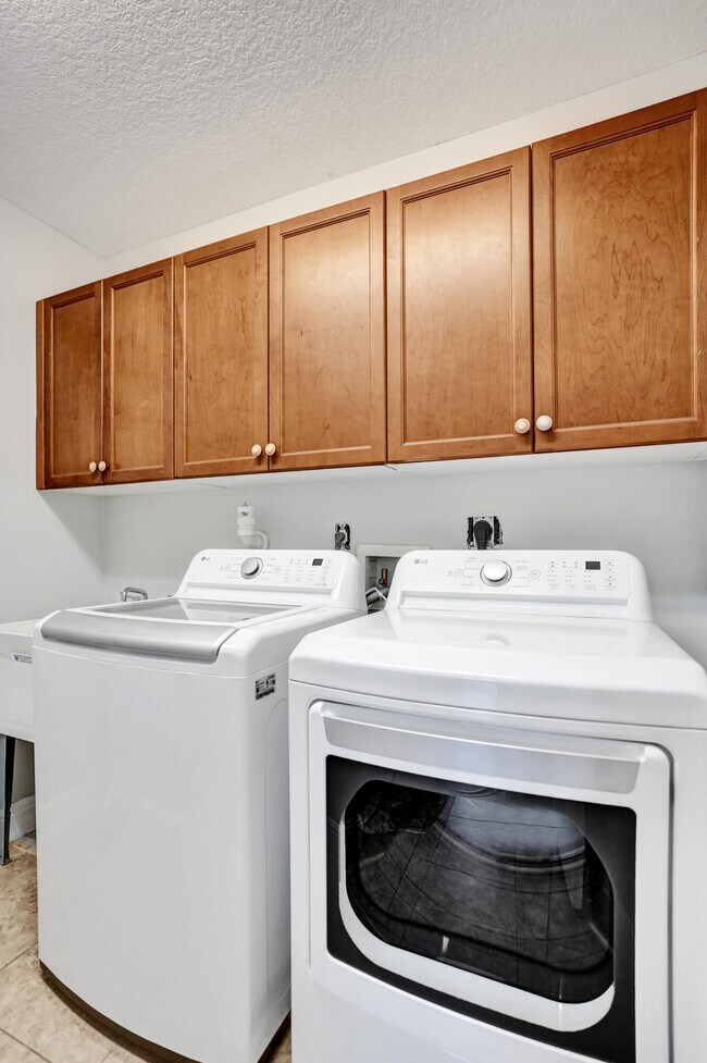 Building Photo - 2804 Shaughnessy Dr