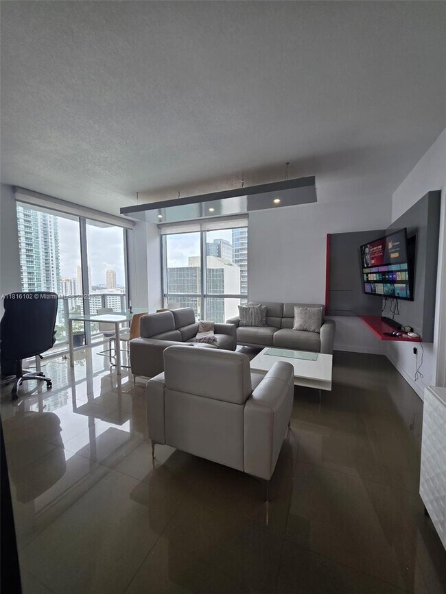 Building Photo - 1060 Brickell Ave
