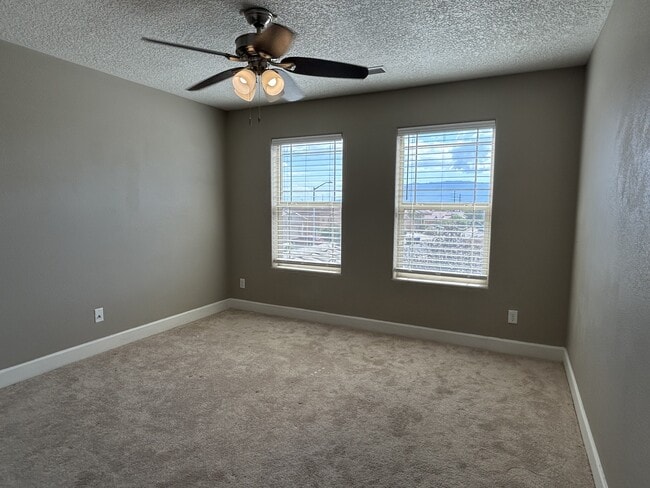 Building Photo - 7115 Vista Terraza Dr NW