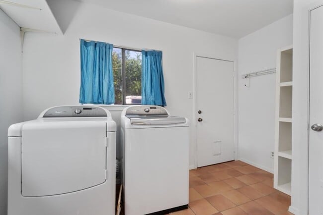 Building Photo - 1500 Newning Ave