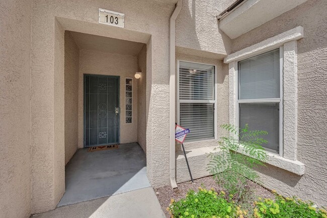 Building Photo - Charming 2 bedrooms 2 Bathrooms in the Amb...