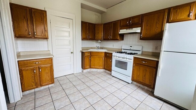 Building Photo - 1024 E Brady St