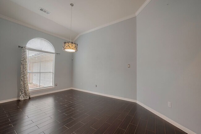 Building Photo - 311 N Esplanade Ln