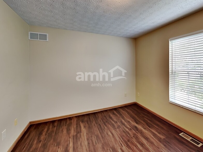 Building Photo - 6038 Platinum Dr
