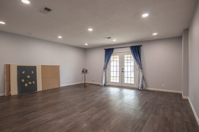 Building Photo - 7575 Chelsea Pl