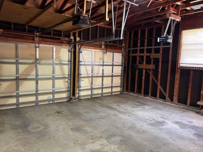 Building Photo - 301 Teakwood Cir
