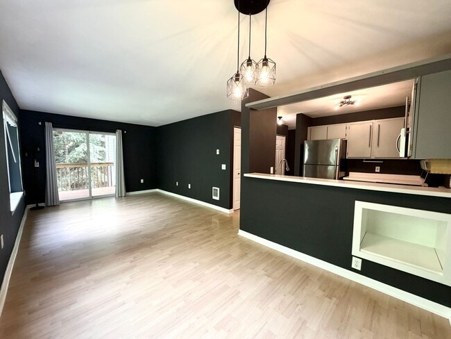 Building Photo - Updated 2BD/2BA Condo with Green Space Views & Covered Parking
