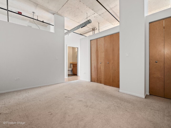 Building Photo - 6 S Laflin St