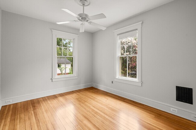 Building Photo - 4 Bed 3.5 bath - Kensington Victorian - Mo...