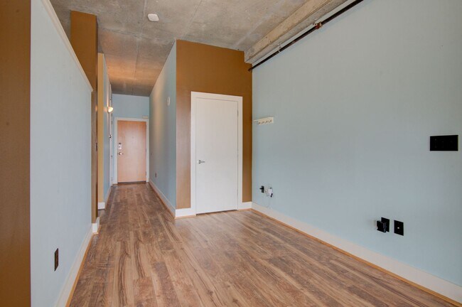 Building Photo - COMING SOON! Affordable Comfort: 1BR/1BA C...