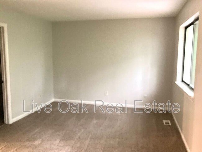 Building Photo - 241 Thalia Trace