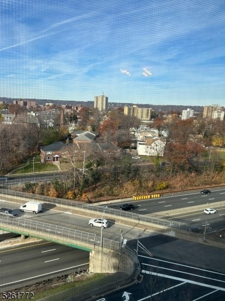 Building Photo - 60 Parkway Dr