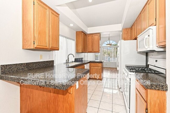 Building Photo - 4849 Lake Shore Pl