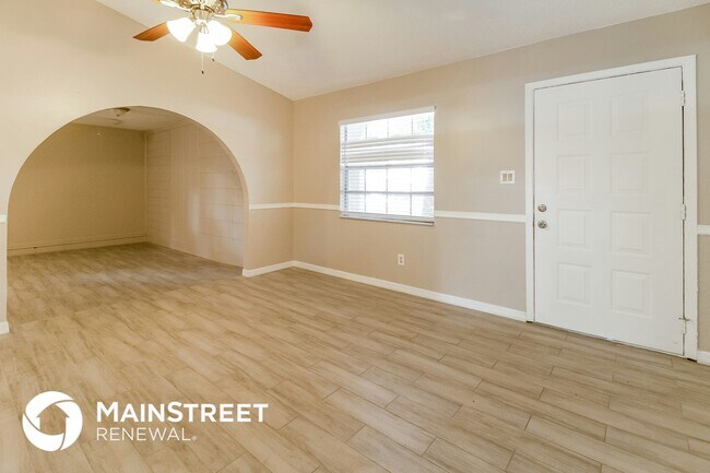 Building Photo - 2409 Oak Hollow Dr